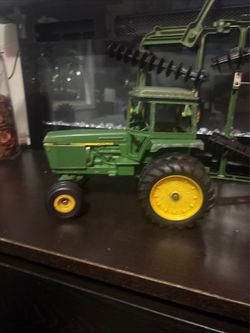John Deere Die-Cast Toy Tractor