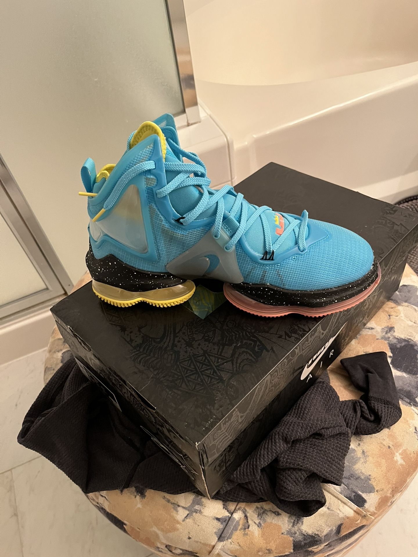 Nike LeBron James.