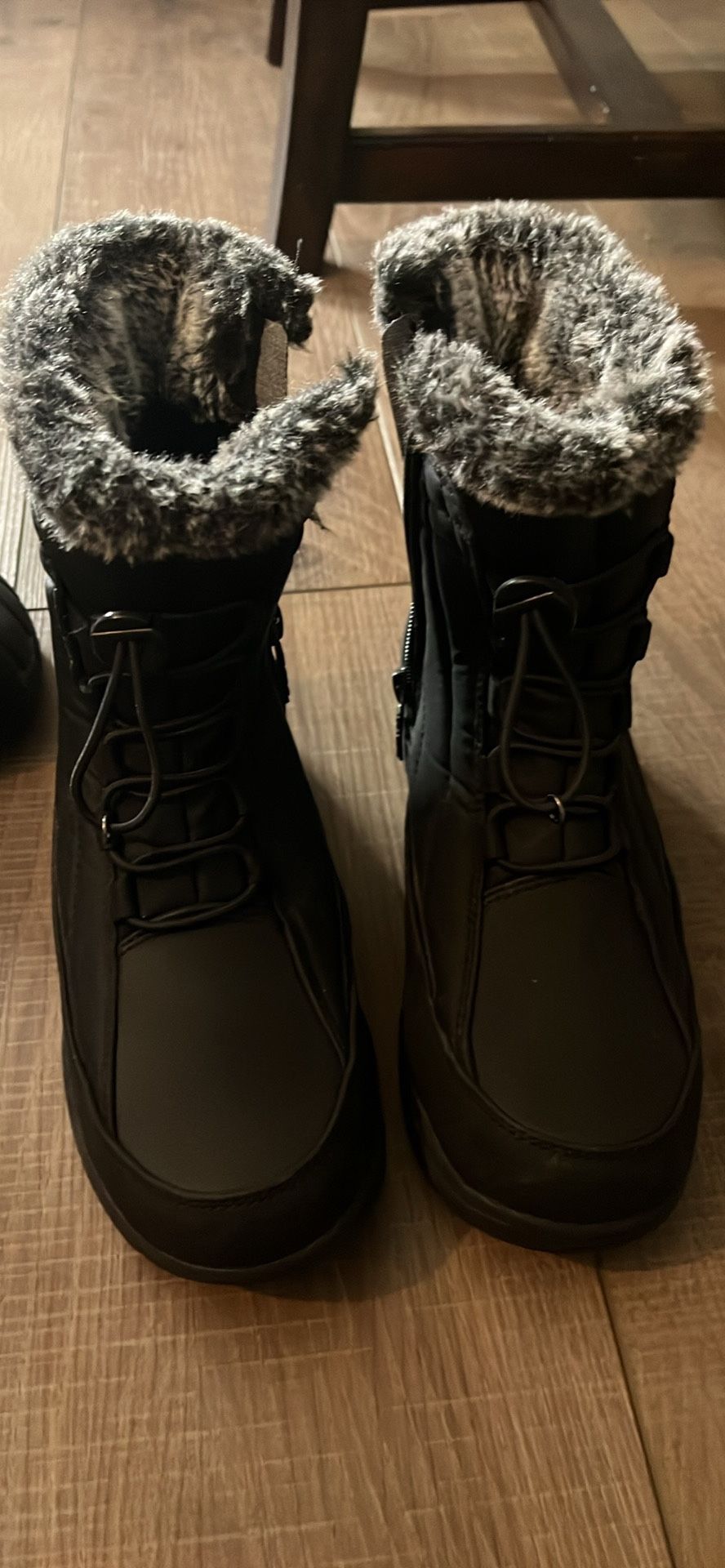 Women’s Faux Fur Lined Boots Size 6