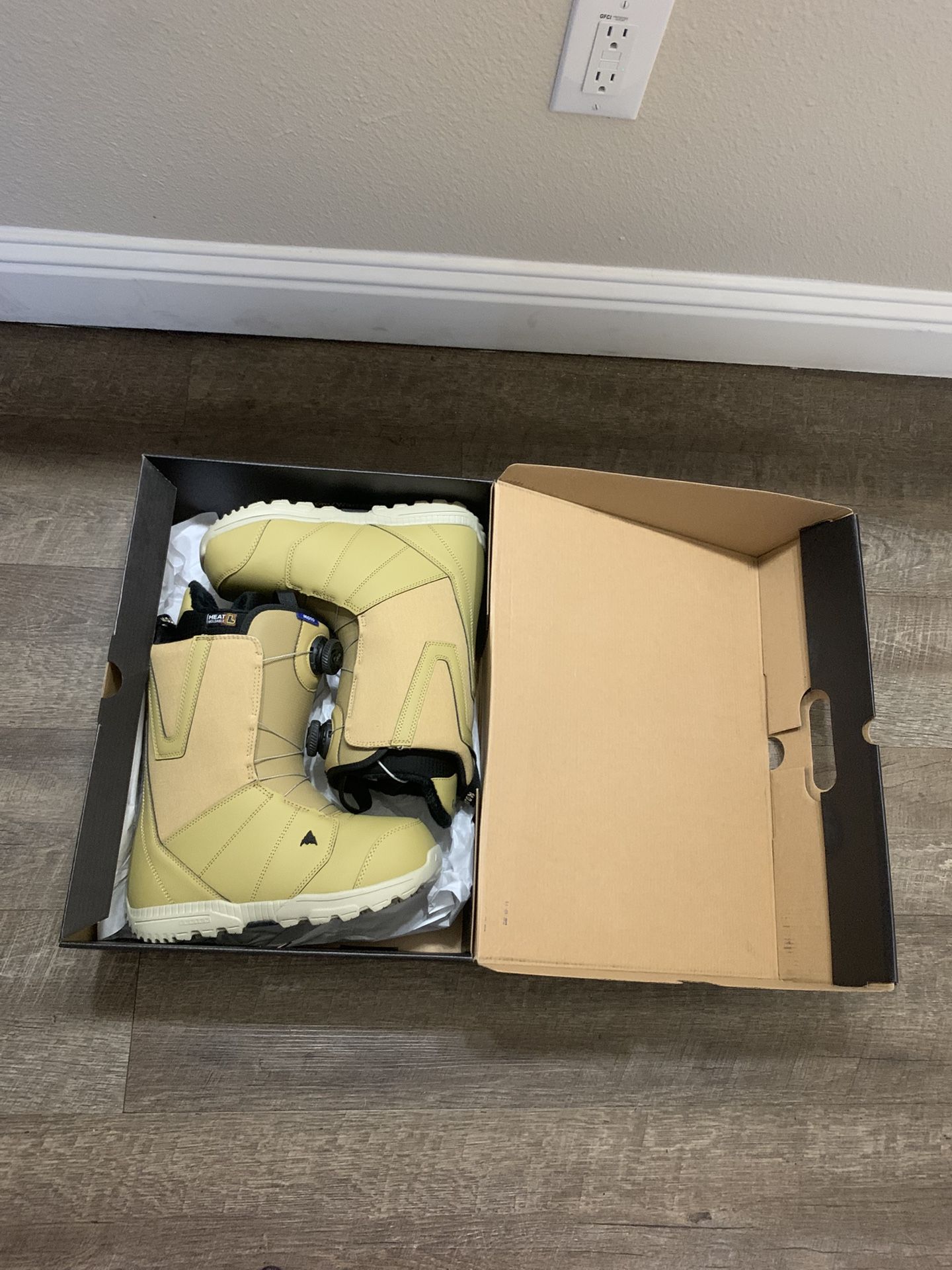 Brand New Burton Boa Snowboard Boots Size Men’s 8.5 / Women’s 10