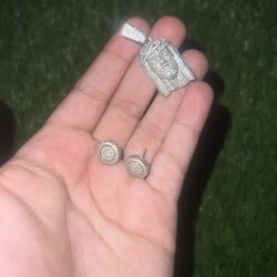 Moissanite Jesus pendant wit 2 Moissanite Earrings 