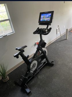 2023 Nordictrack S15i Home Gym Lightly Used with Accessories - Auburn, WA