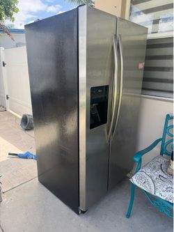 Double door refrigerator