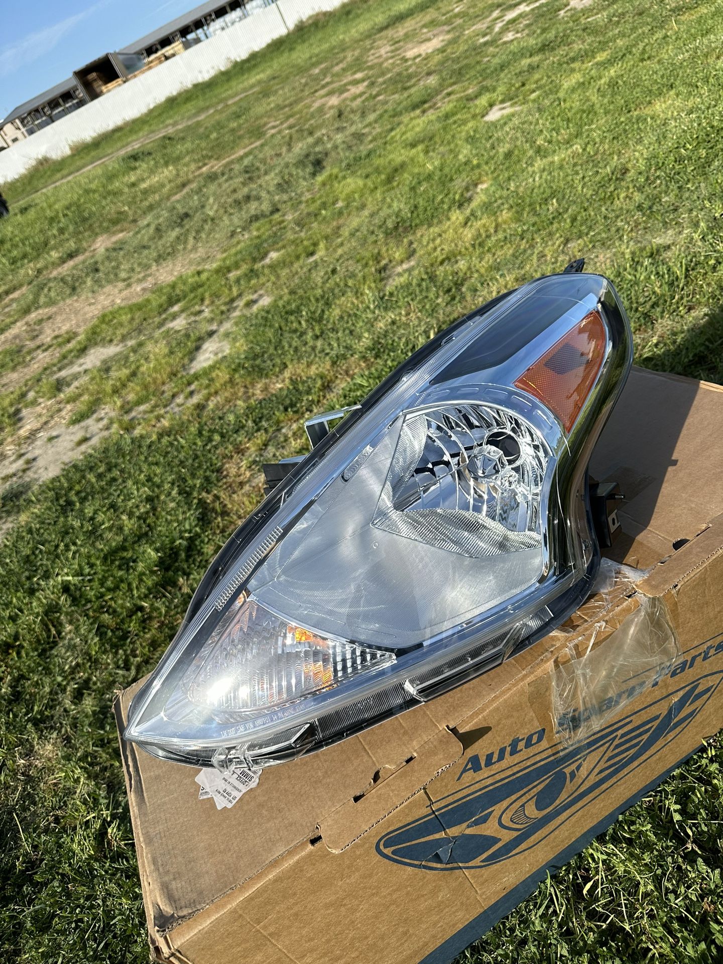 Nissan Versa Driver Headlight 15-19