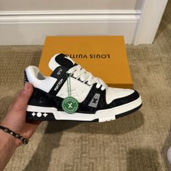Louis Vuitton Trainer Sneakers - Box Included
