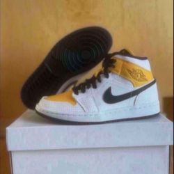 Nike Air Jordan 1 Mid White Perforated University Gold Womens Size 7 Brand New 