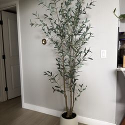 Artificial olive tree
