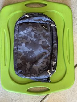 PacSafe Vibe Sling Bag