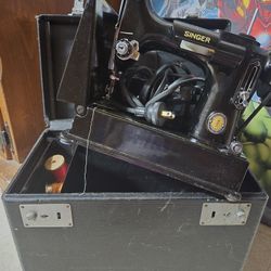 Singer Featherweight Sewing Machine 
