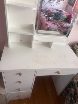 White vanity with mirror
