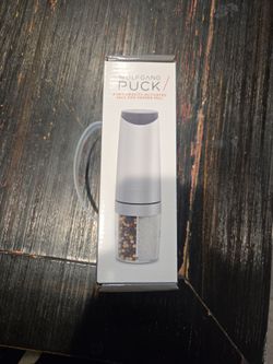Salt and Pepper Gravity activated shaker