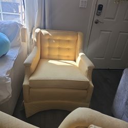 Chairs Yellow Sillas