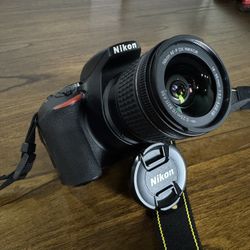 Nikon D5600 AF-P DX NIKKOR 18-55mm f/3.5-5.6G VR lens
