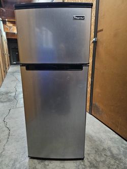 Magic Chef Mini Fridge w/ Freezer - Stainless Steel