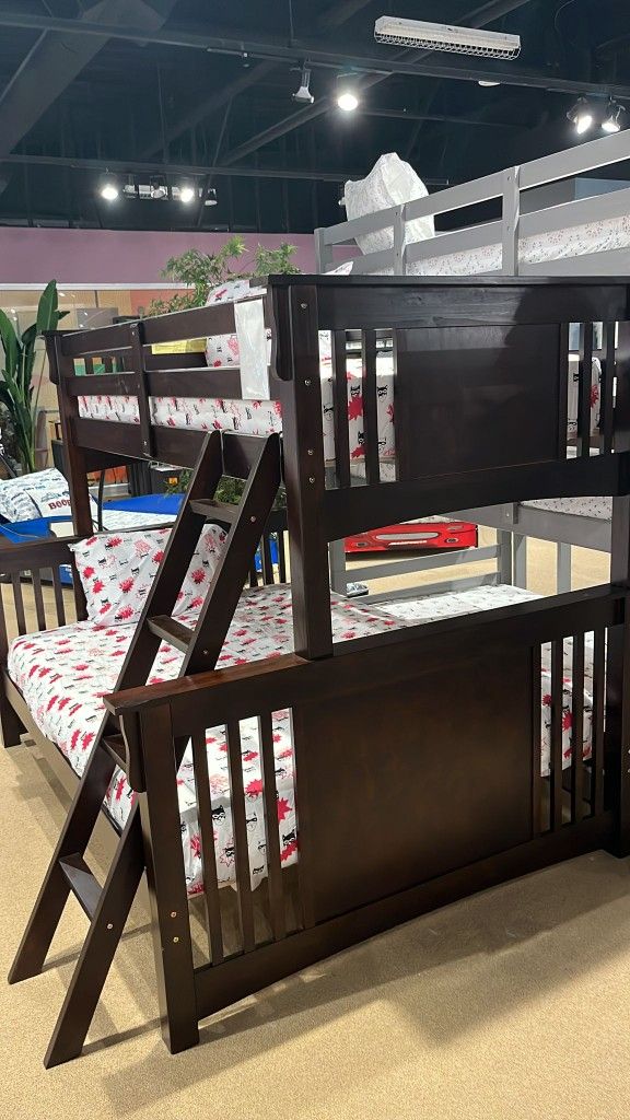 Spring CreekDark Walnut Bed
Furniture of America$10 Down Payment And Financing Available