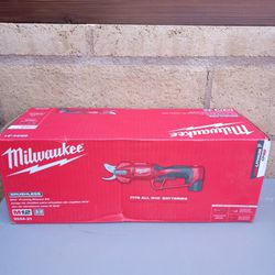 Milwaukee M12 12v Cordless Brushless Pruner Shears Kit