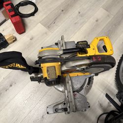 DEWALT MITTER SAW 12” Compound Double Bevel Mitter  Saw