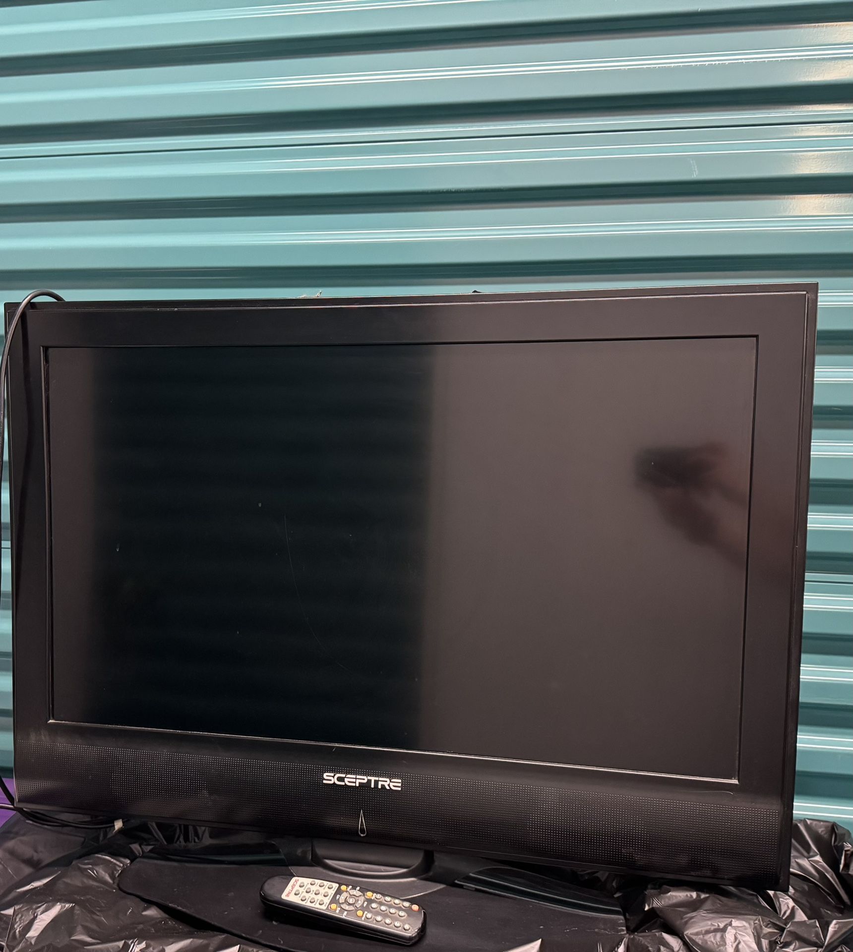 Sceptre 32 LCD Tv