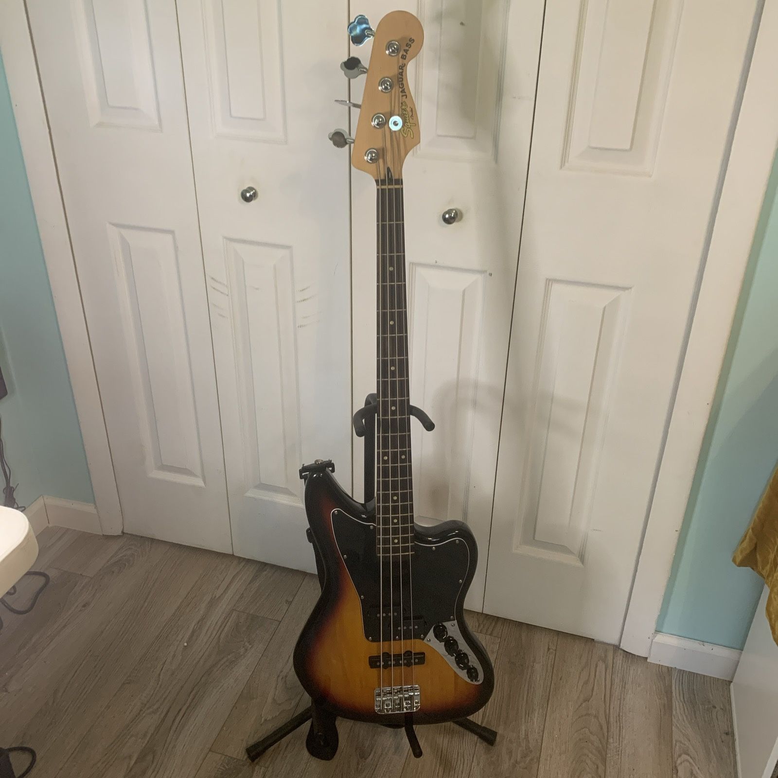 FENDER SQUIER JAGUAR Electric Bass Guitar & Carry Case 4 String Sunset Finish