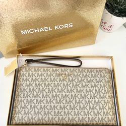 Michael Kors Jet Set Charm Large Cluth Wristlet Gift Box