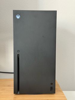 Xbox Series X + 2 Controllers
