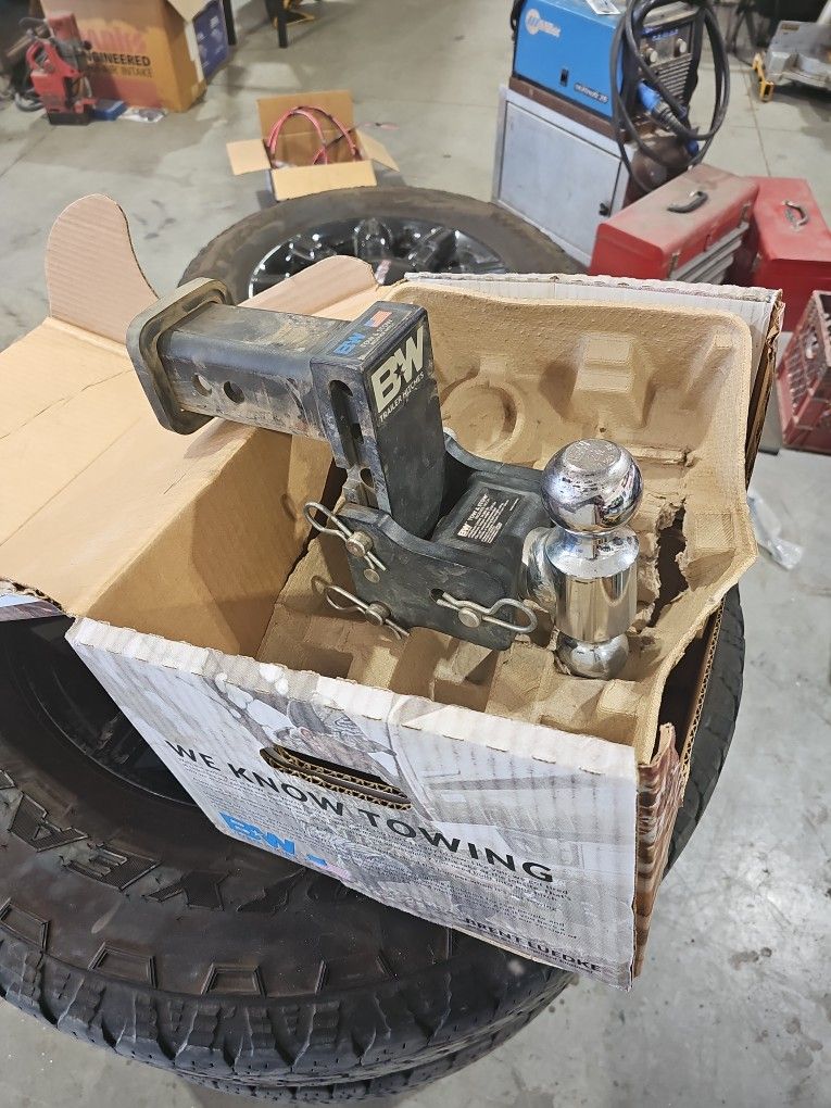 B&W Tow And Stow Hitch