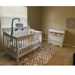Crib and Changing Table/Dresser