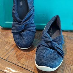 Sketchers 8.5 Comfortable Slip-On With Memory Foam