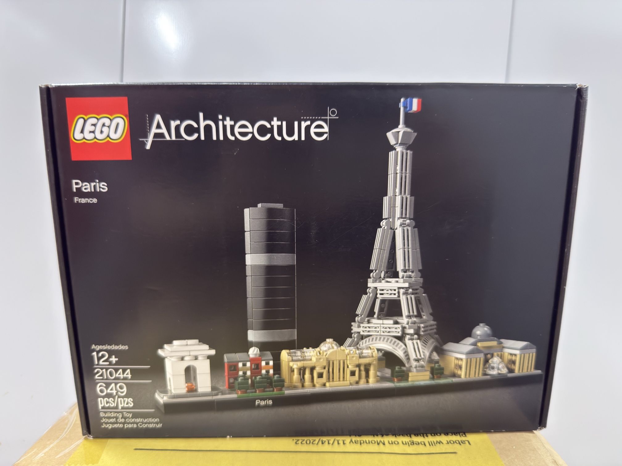 Lego Architecture “Paris” 21044 (FACTORY SEALED)
