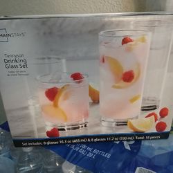 16 Pc Drinking Set