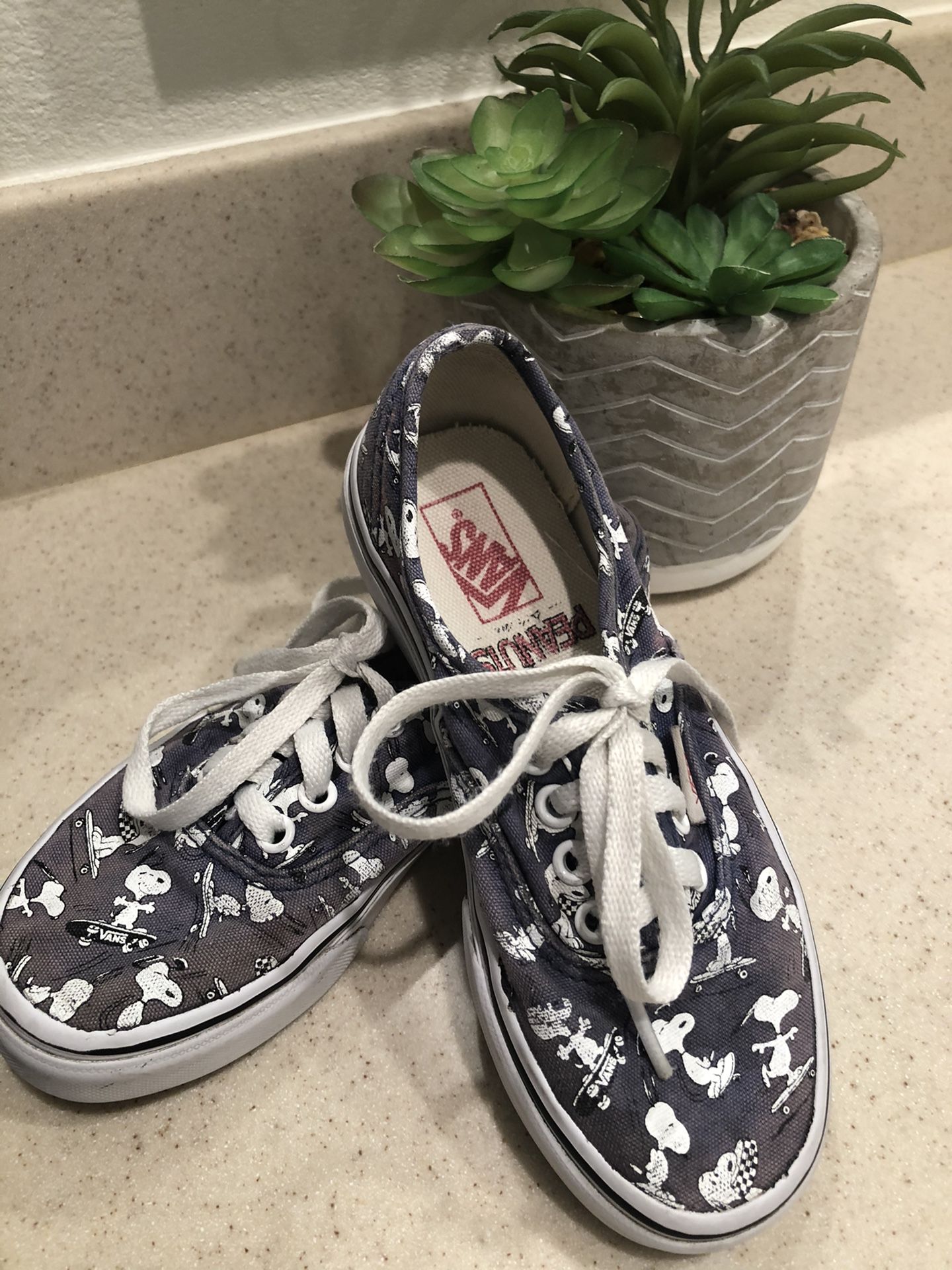 SNOOPY VANS ⭐️ $5.00