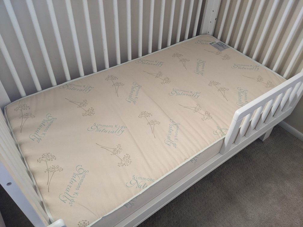 Simmons Kids Naturally Crib / Toddler Bed Mattress With Protector