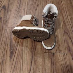 Lindas Botas Nuevas No Se Usaron.Size 7 1/2M..Son Buenas Para Este Frío Tu Pies Telo Agrdesera 