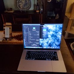 《LIKE NEW》     16" MAC BOOK PRO M3 BLACK  (Bought In November 2024) 