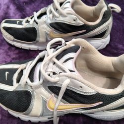 W Nike Tennis Shoes