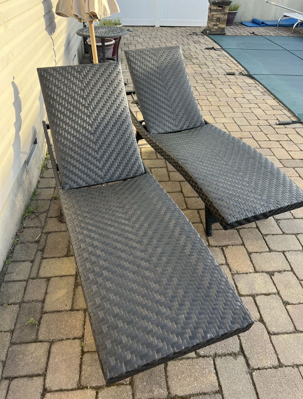 Outdoor Poolside Backyard Lounge Chairs Beds