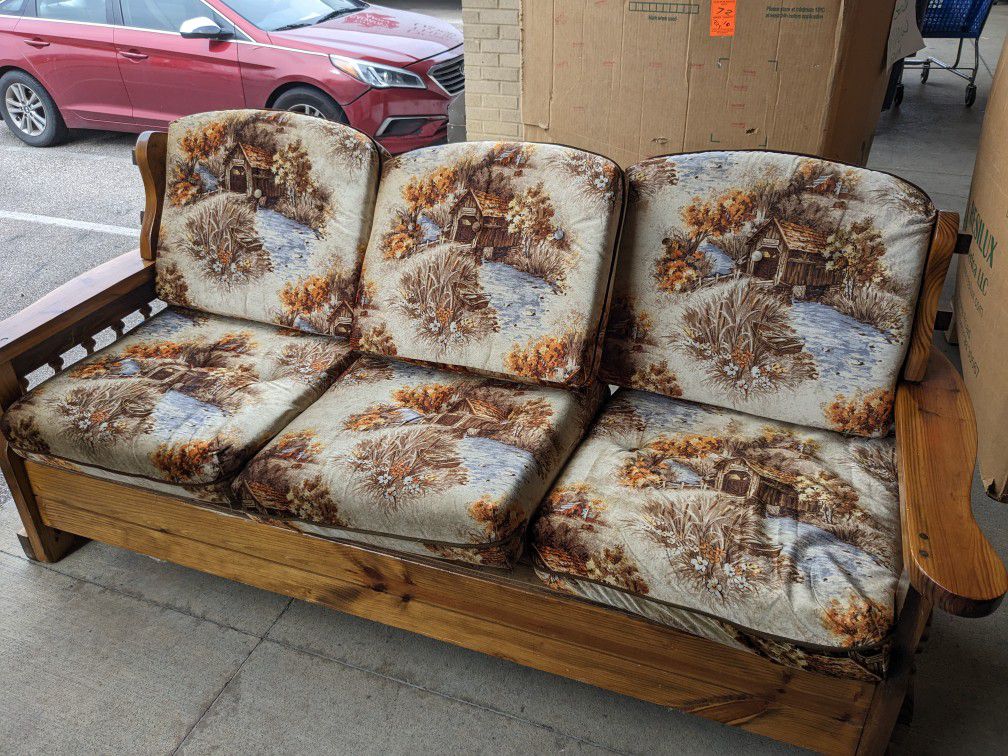 Vintage Couch And Chairs 