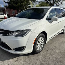 2018 Chrysler Pacifica Touring 