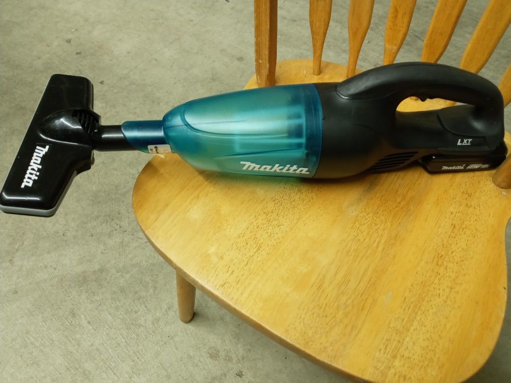 New Makita XLC02ZB 18V Cordless Battery Vacuum Compact 18 Volt LXT