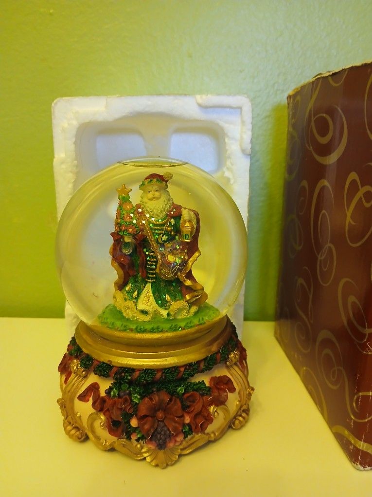 Santa Musical Snow Globe