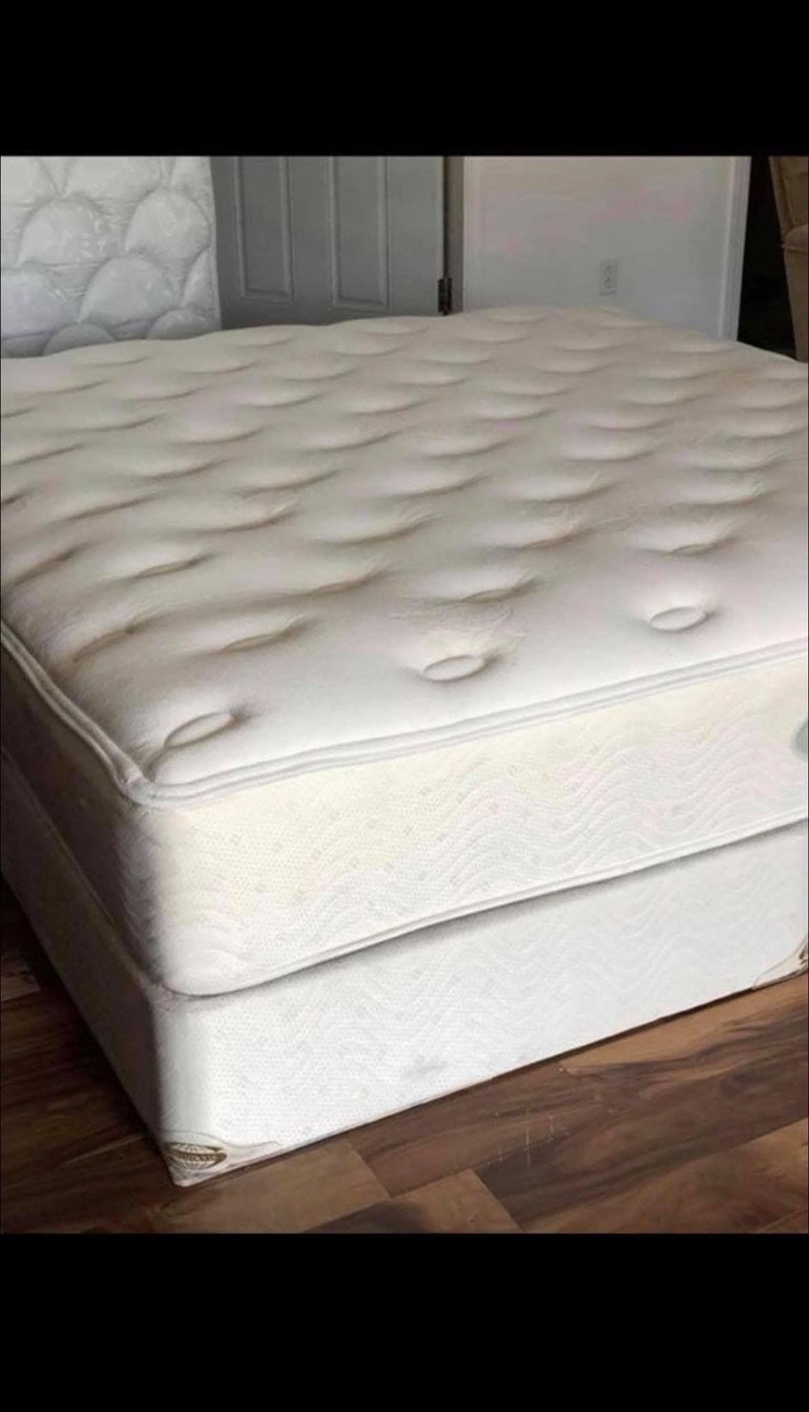 USED KING SIZE BEAUTYREST PLUSH MATTRESS WITH BOX SPRING DELIVERY