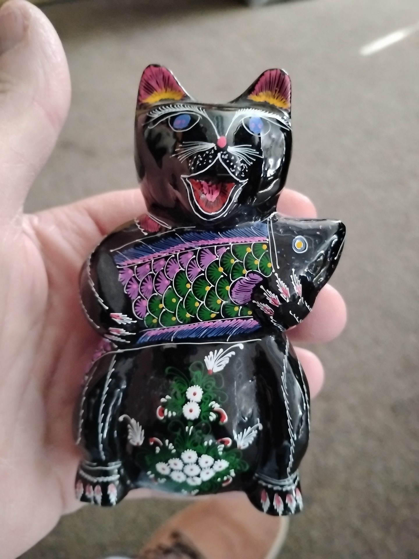 Vintage Handcraft and Painted on Beautiful flowers black Cat Hard to find like new