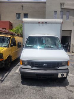 2004 Ford E-350