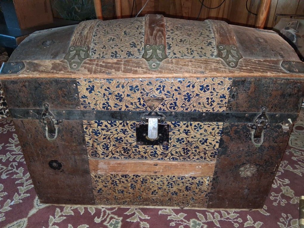 Vintage Dome Top SteamerTrunk