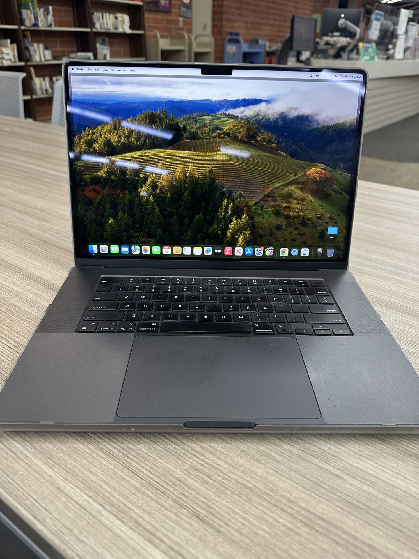 Apple - MacBook Pro 16" Laptop - M3 Pro chip Built for Apple Intelligence - 36GB Memory - 18-core GPU - 512GB SSD - Space Black