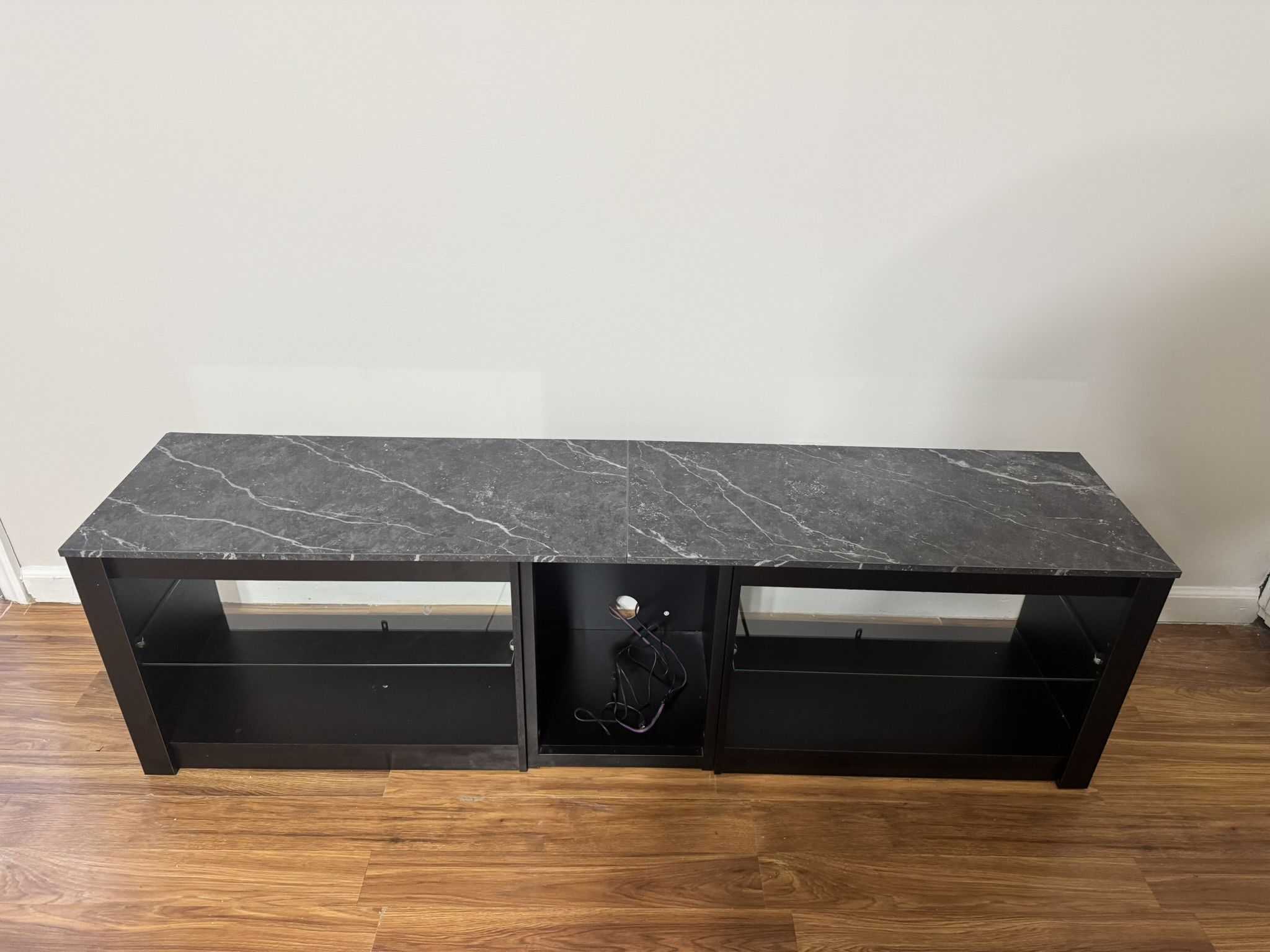 TV CONSOLE 