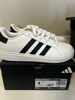 Grand Court Adidas - sz 4