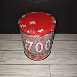 Coca-Cola Vintage Coke 700 Piece Puzzle & Collectible Tin 12x34 Santa Refreshed