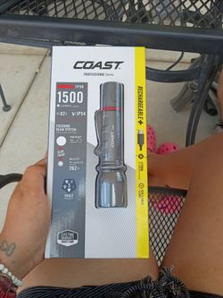 1500 lumens Coast Flashlight