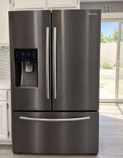 3-Piece Premium Stainless Steel Kitchen Appliance Suite (Frigidaire & Samsung) – Buyer Removal